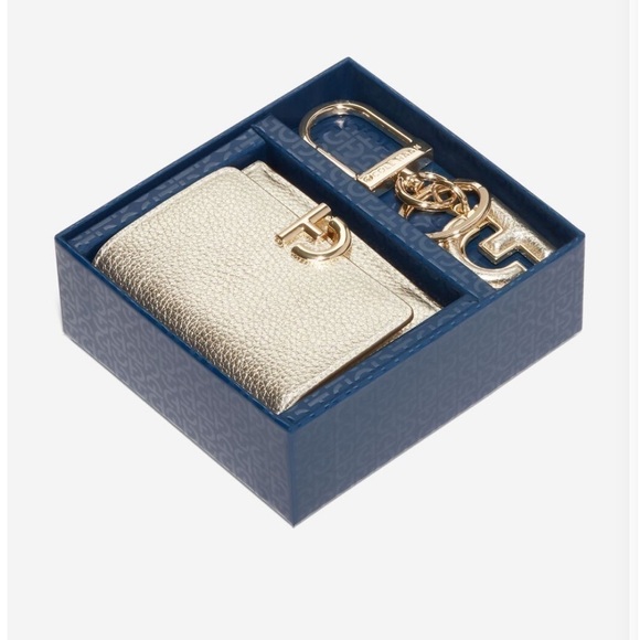 👛Cole Haan Essential Wallet Set in Gold👛 - Picture 2 of 8